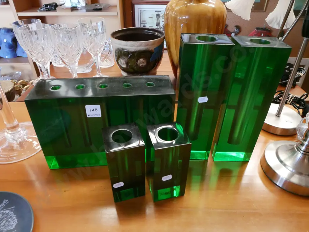 5x green acrylic vases H-250 Image 1++