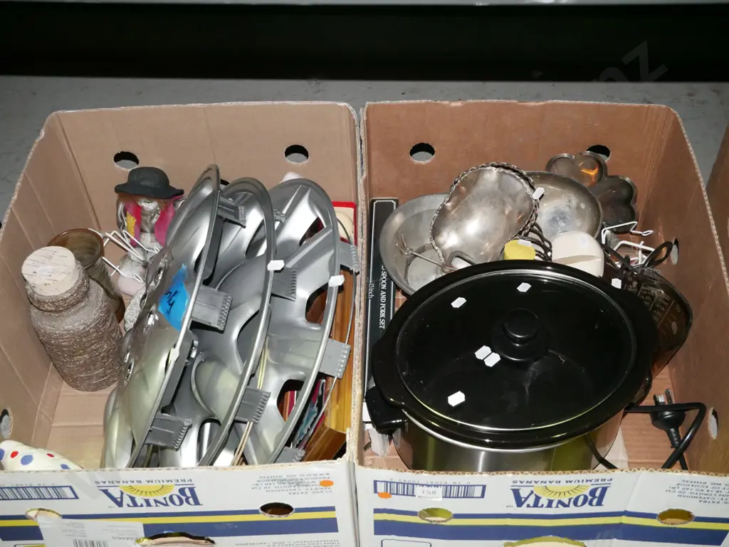 2x boxes; hub caps, plated ware, slow cooker - orange dots Image 1++