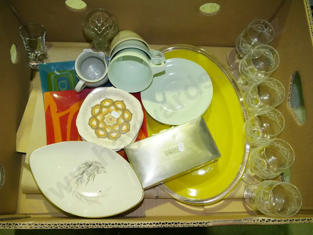 box; wine glasses, Duraware cups and saucers, bowls etc Image 1++