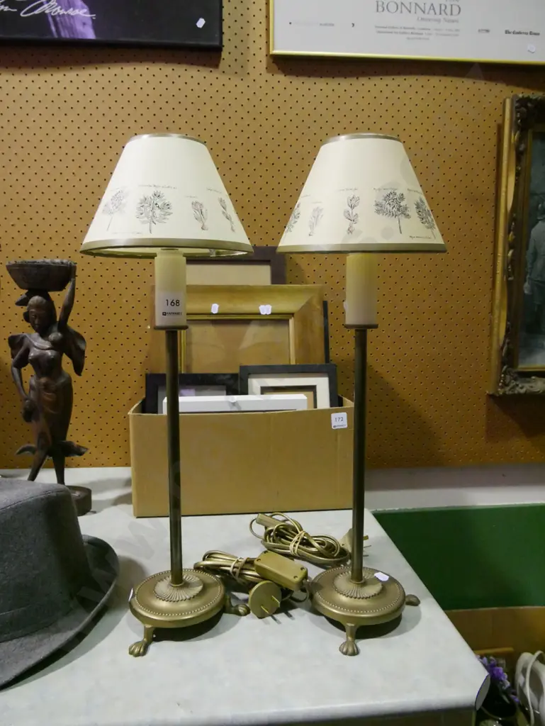 pair of metal and botanical themed table lamps H-490 Image 1++