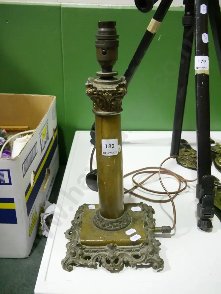 metal and alabaster based table lamp Image 1++