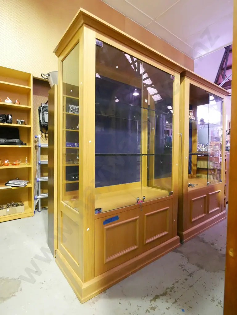 large wood and heavy glass lockable display cabinet - 2x solid and 2x glazed doors Image 1++