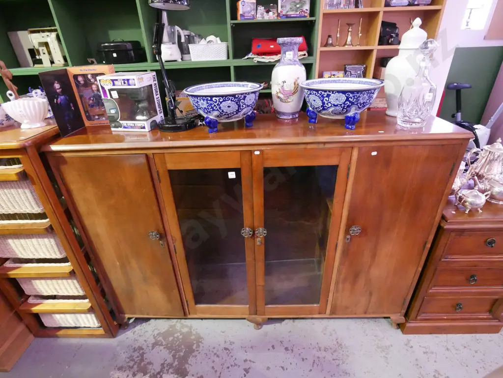 solid beech 4 door cabinet- 2x solid and 2x glazed doors H-1080 W-1530 D-370 Image 1++