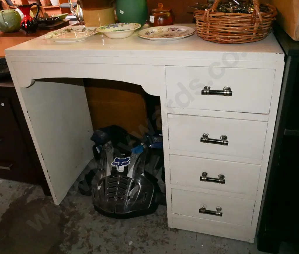 white painted wooden study desk H-770 W-915 D-420 Image 1++