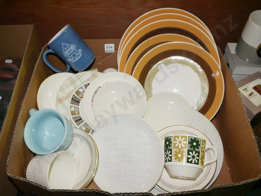 Crown Lynn plates, bowls, saucers etc Image 1++
