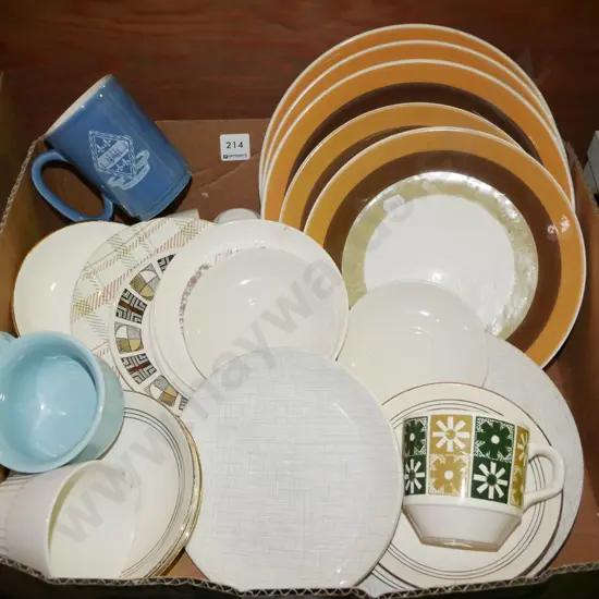 Crown Lynn plates, bowls, saucers etc