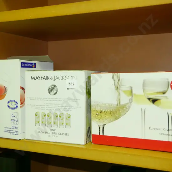 3x boxes of as-new glass ware