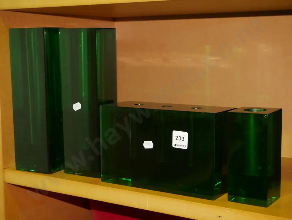 4x green acrylic vases H-245 Image 1++