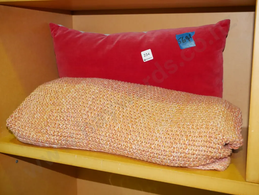 woollen blanket, cushion Image 1++