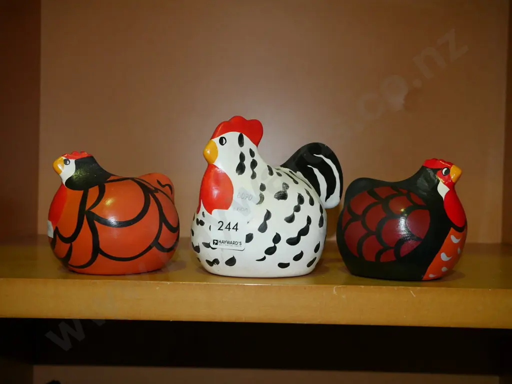 3x hand painted happy hens Image 1++