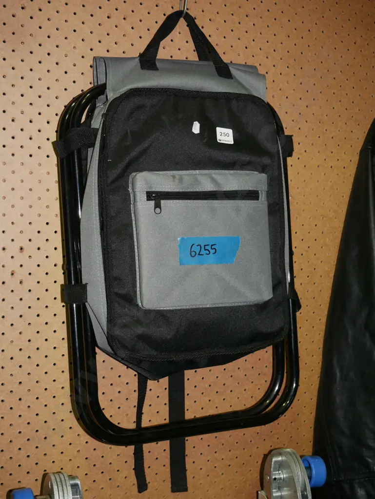 fishing bag and stool Image 1++