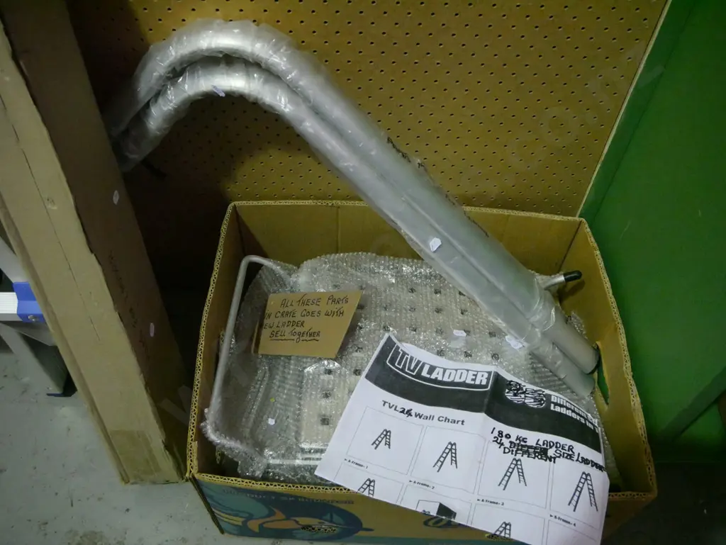 Renovator transformer ladder with box of accessories Image 1++