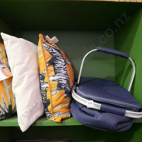 foldaway canvas basket, 3x cushions