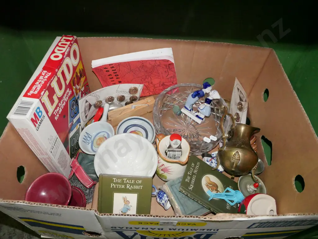 box; Ludo, crystal bowl, brass jug, jelly mould etc Image 1++