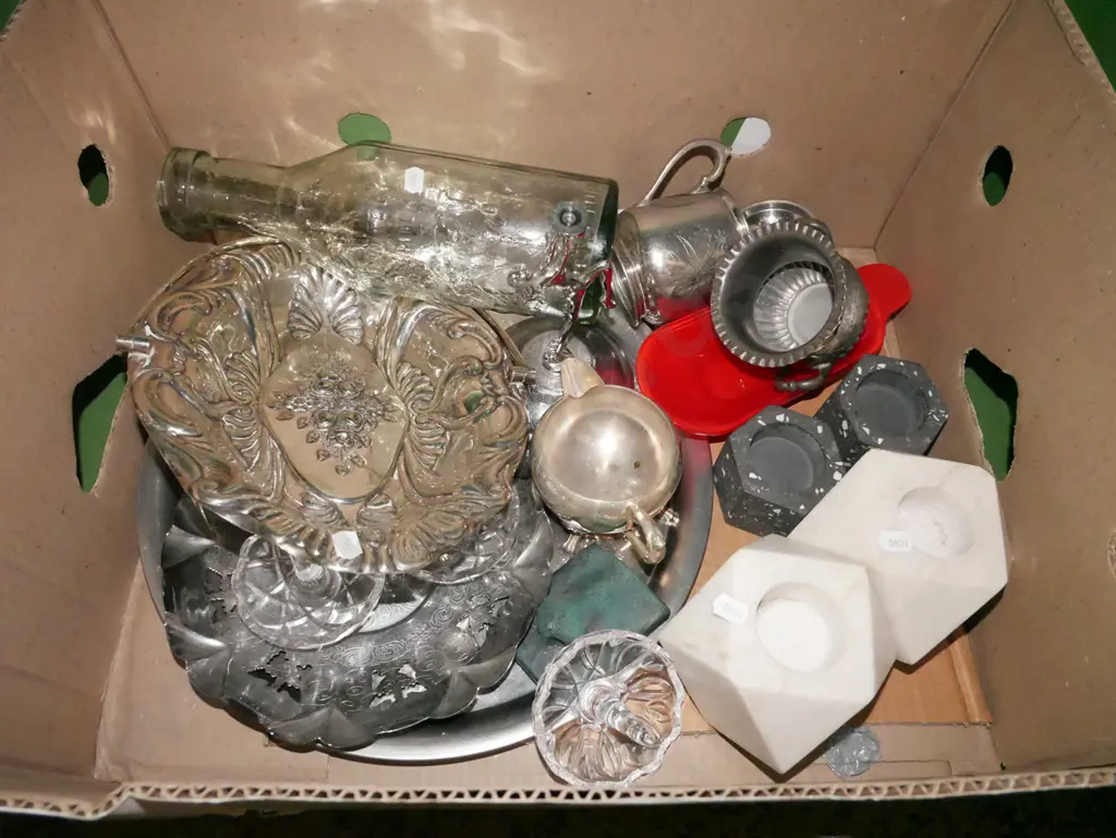 box; glass bottles, plated basket, tea light etc Image 1++