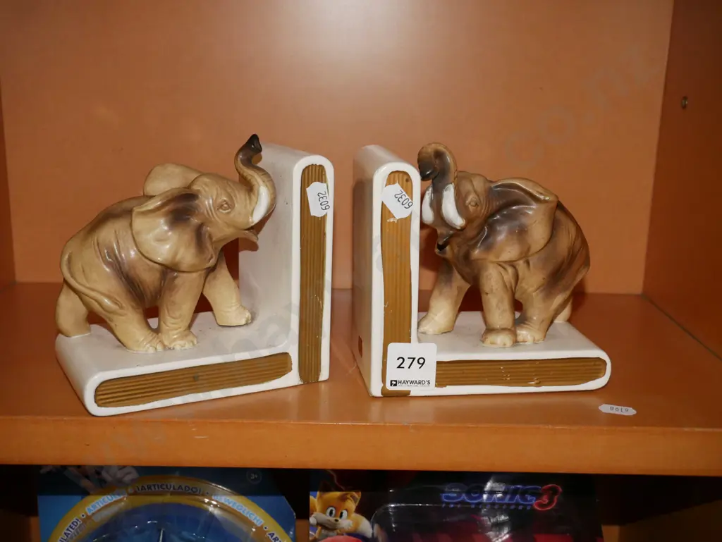 2x elephant book ends Image 1++