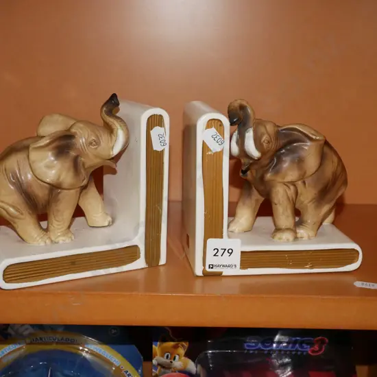 2x elephant book ends