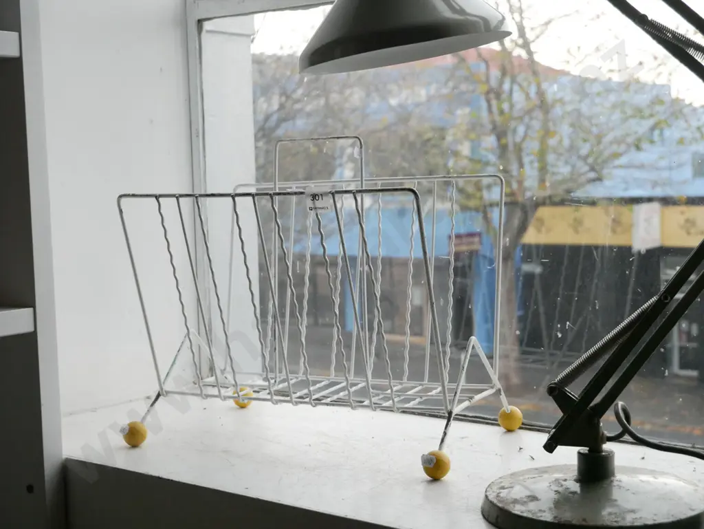 mid-century metal magazine rack Image 1++