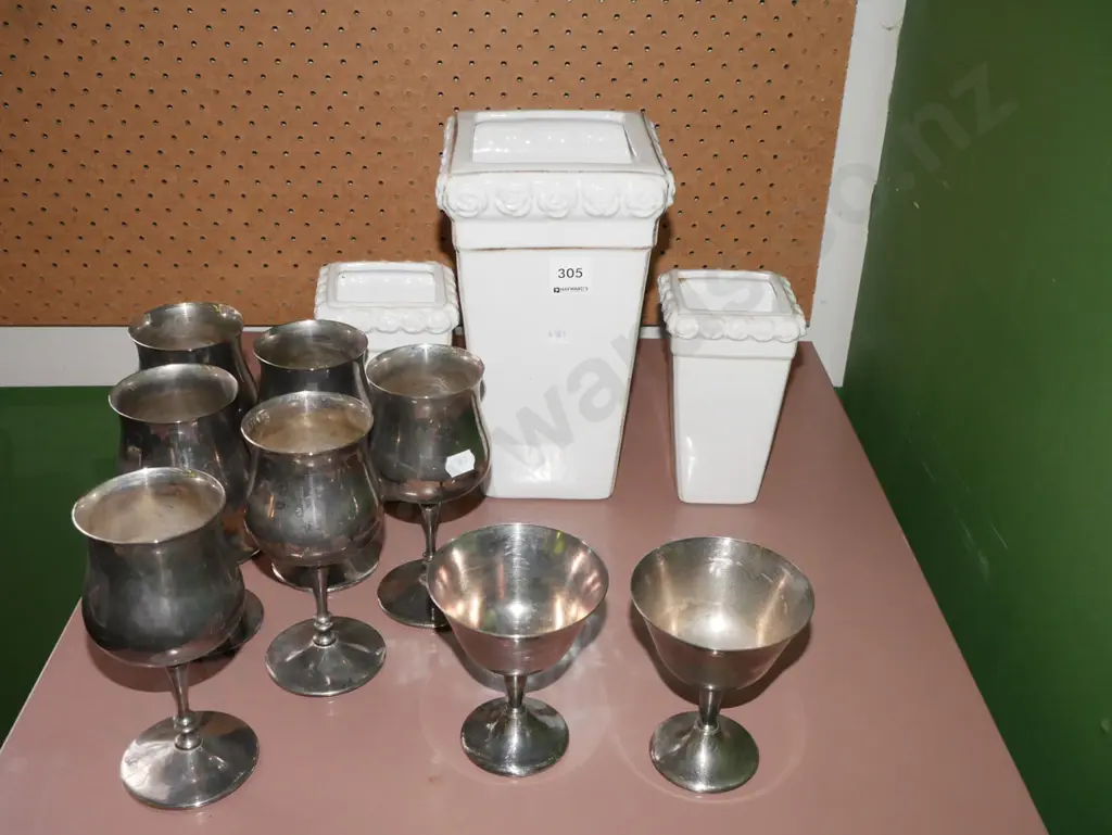 3x graduated ceramic rose themed vases, 11x plated goblets Image 1++