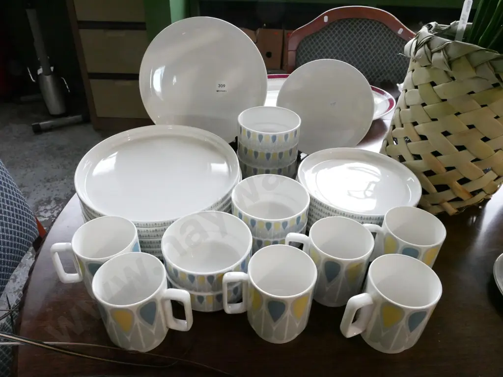 large assortment of Nood dinner items; plates, bowls, cups Image 1++