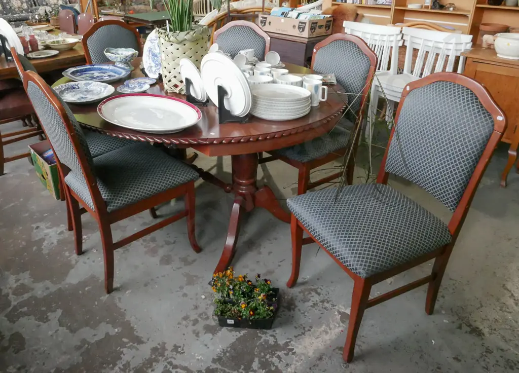 mahogany veneer pedestal  table with pie crust edge and drop sides Image 1++