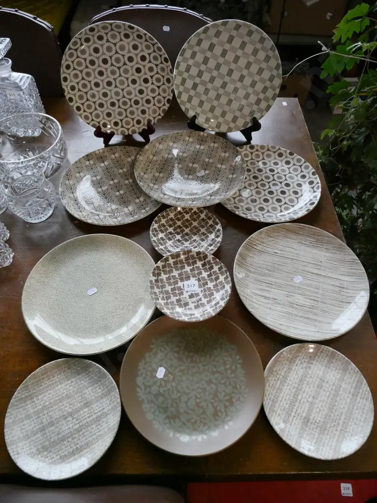 assorted Crown Lynn plates Image 1++