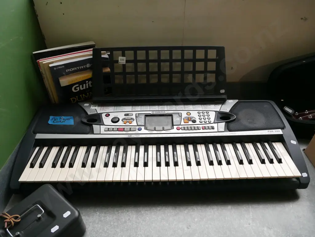 Yamaha PSR - 280 keyboard - no power cord Image 1++