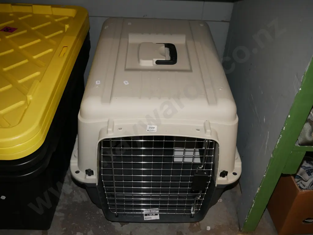 large plastic pet carrier H-470 W-690 D-510 Image 1++