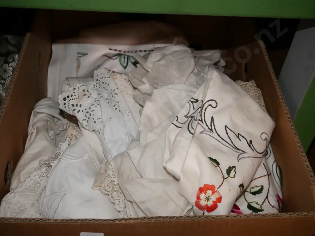 box; needlework, hand worked linen, tablecloths, doillies etc Image 1++