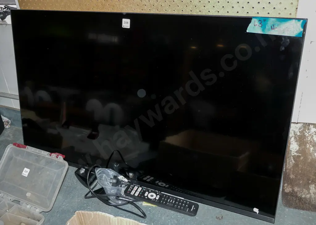 Panasonic 43" smart TV- no stand Image 1++