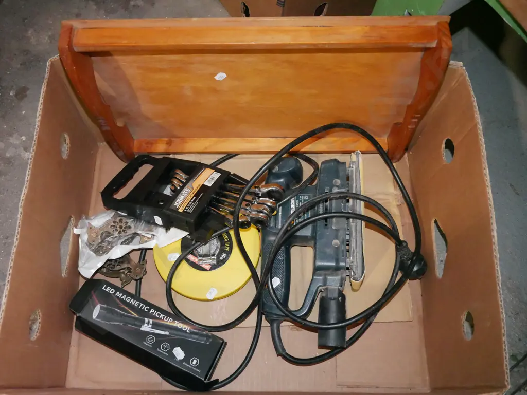 box; orbital sander, 30m tape measuring, wrench set etc Image 1++