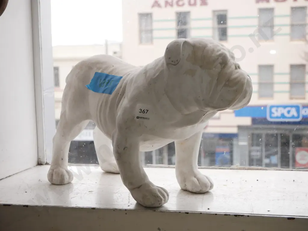 composite bulldog figurine H-270 Image 1++