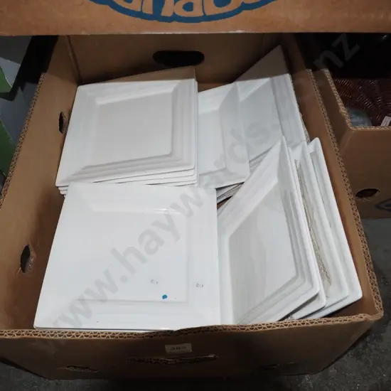 box; as-new Haven square dinner plates