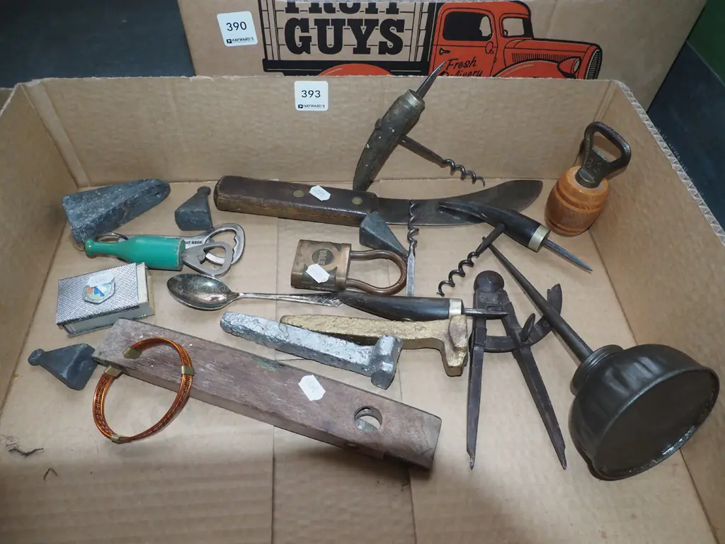 box; knives, sinkers, oiler etc Image 1++