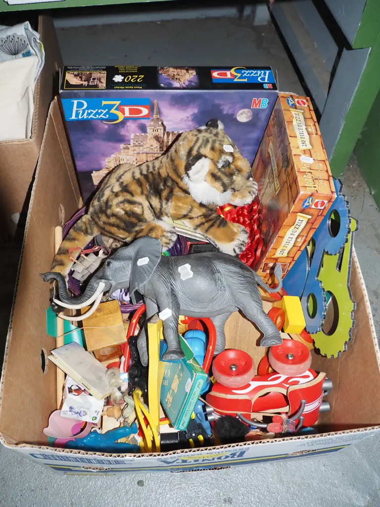 box of children's toys Image 1++