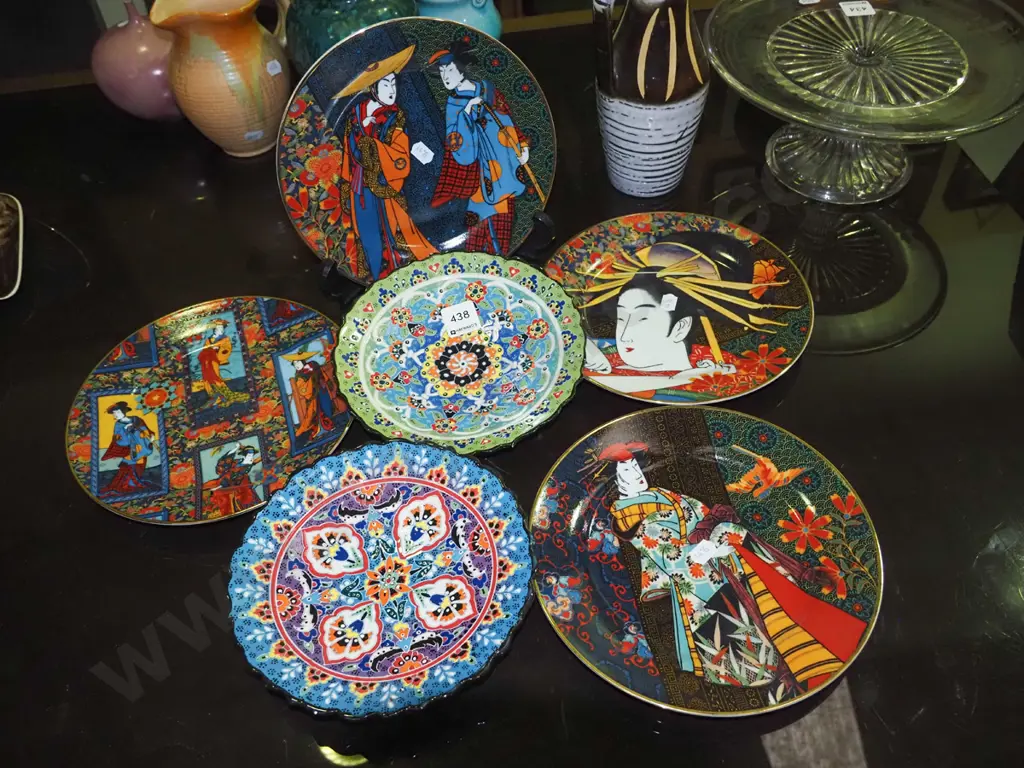 4x Geisha plates and 2 handmade Portugese? Bowls Image 1++