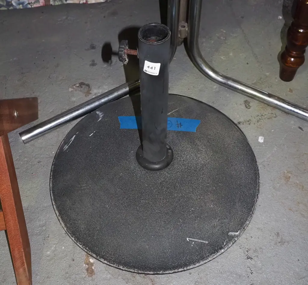 sun umbrella base - heavy Image 1++