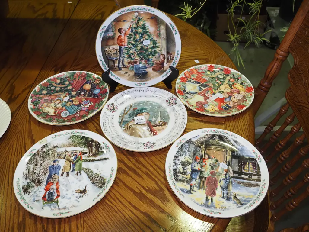 6x Royal Doulton Christmas plates Image 1++