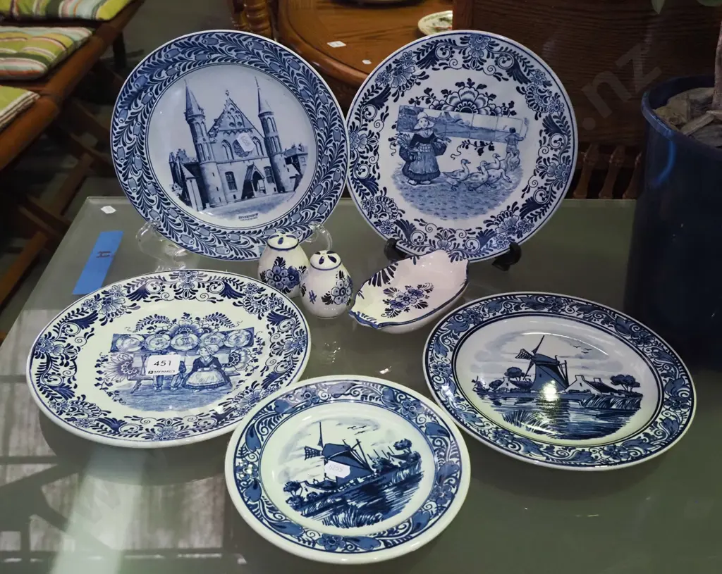 Delft plates, small dish, salt and pepper Image 1++