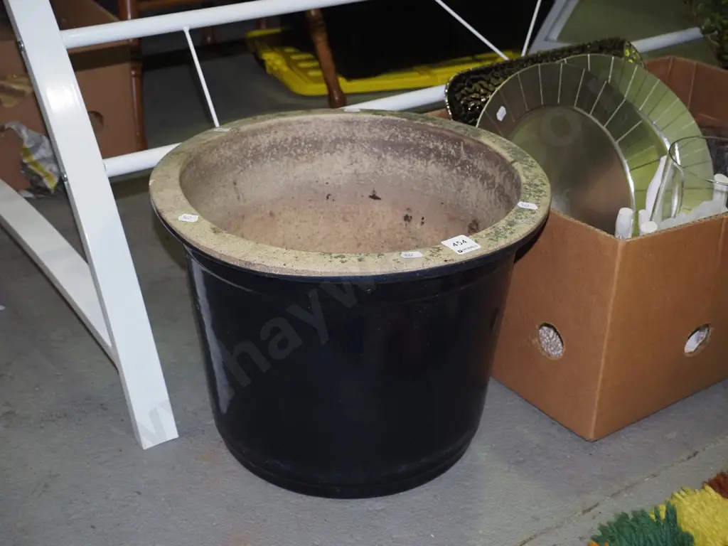 black glazed garden planter Image 1++