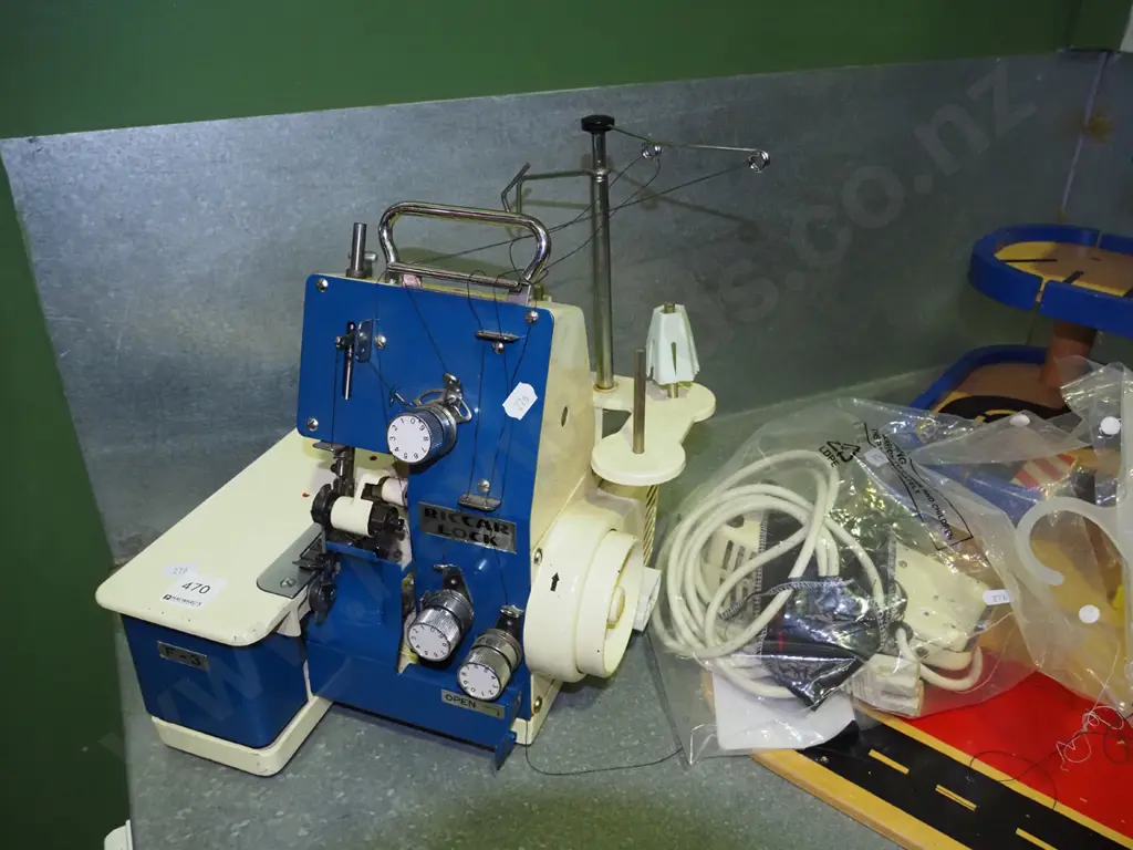 3 spool overlocker Image 1++