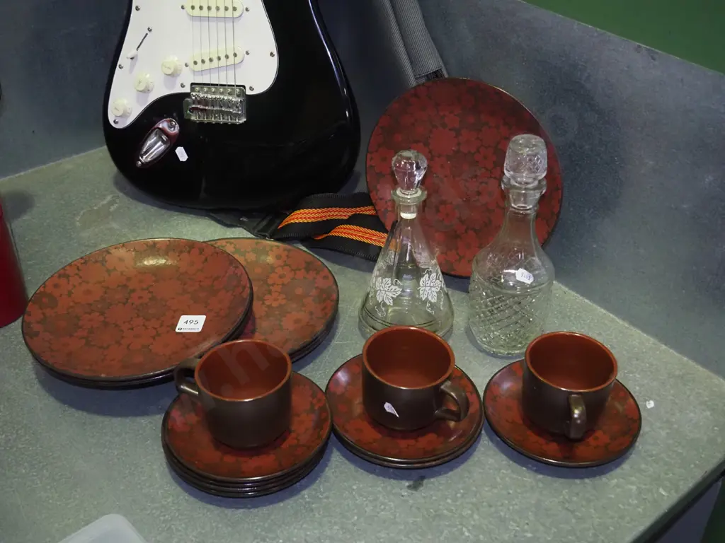 Crown Lynn echo plates, cups, saucers, decanters Image 1++