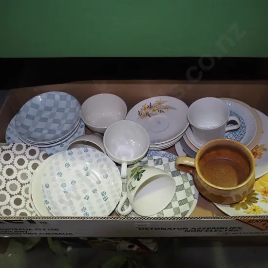 box; Crown Lynn plates, bowls etc