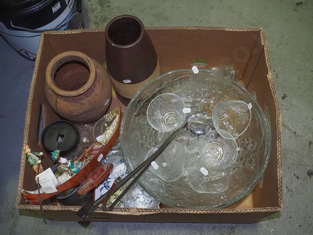 box; punch bowl, vases, Venetian gondola etc Image 1++