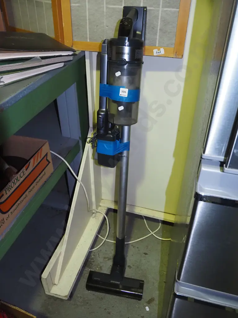 Samsung battery powered stick vacuum Image 1++