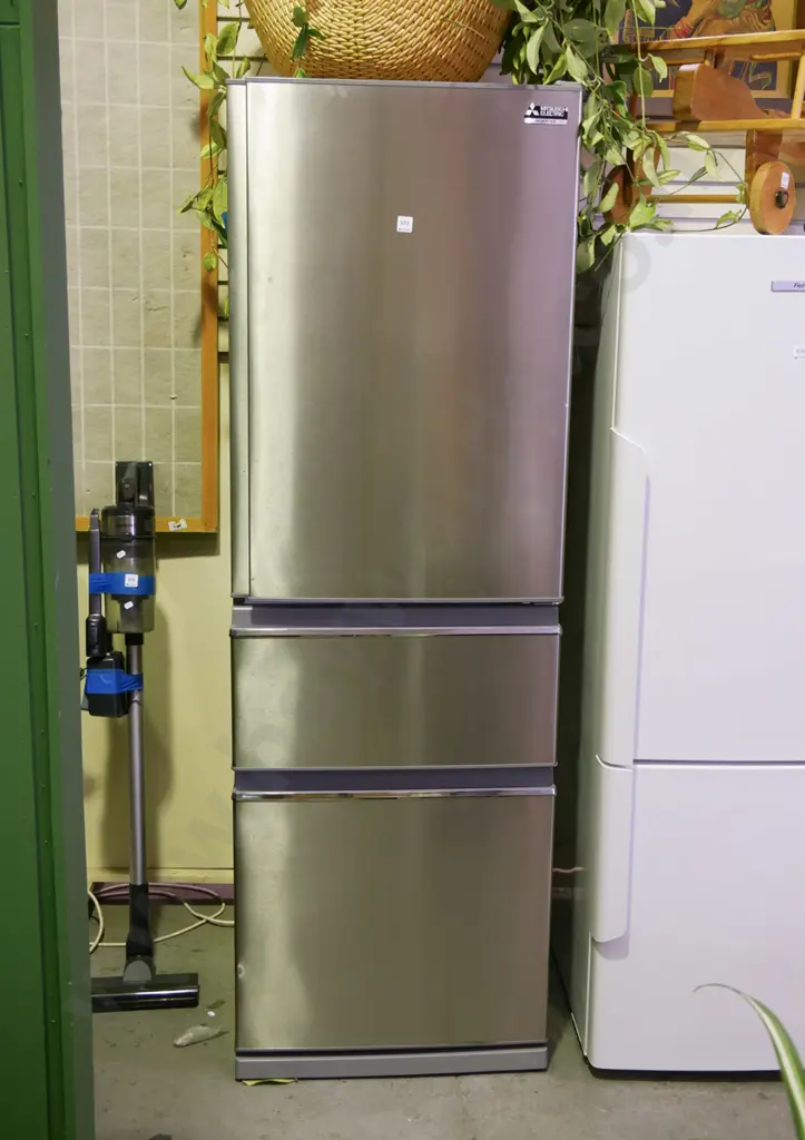 Mitsubishi anodised fridge/freezer with vege drawer H-1820 w-610 D-650 Image 1++