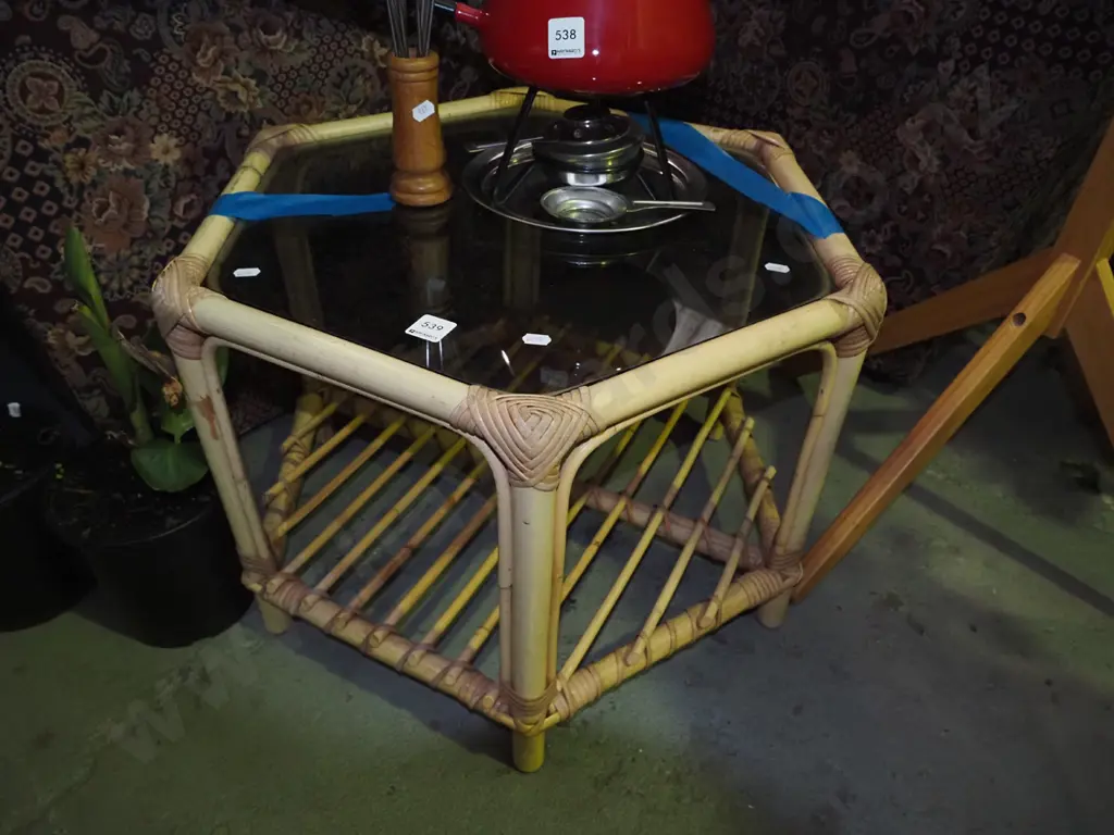 glass top octagonal end table Image 1++