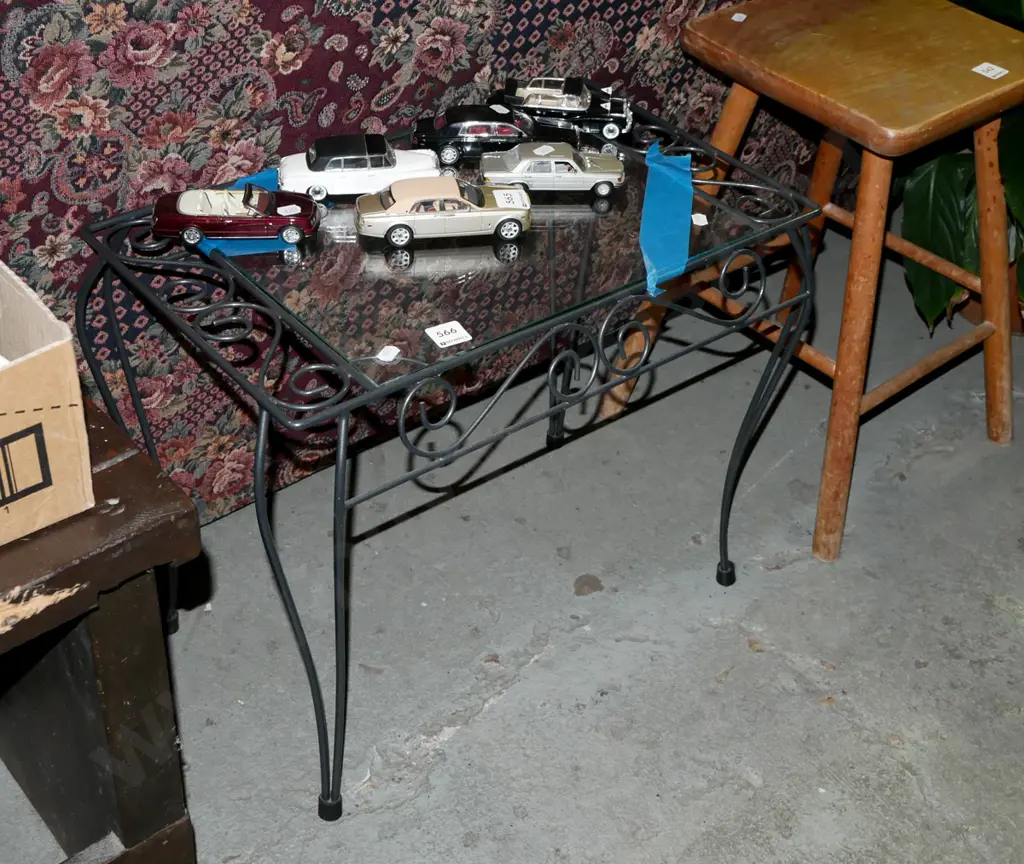 metal and glass top end table - small Image 1++