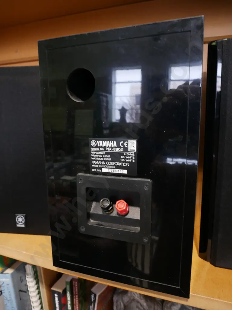 pair of Yamaha bookcase speakers Image 1++