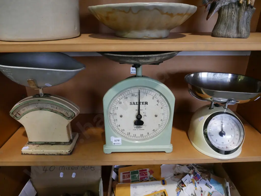 shelf; 3x scales Image 1++